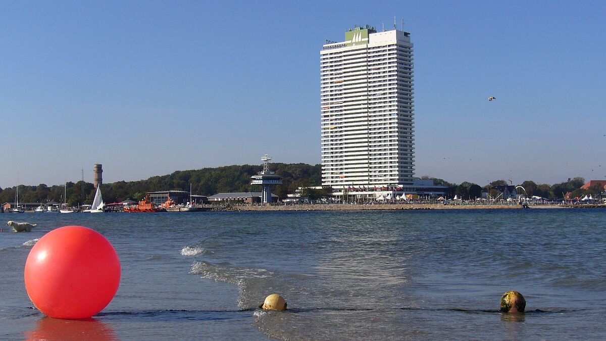 Trave-Mündung mit Maritim-Hotel (und sonst nichts) · 10.2014