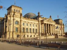 Das Berliner Reichstagsgebäude am Tag