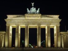 Das Brandenburger Tor in Berlin bei Nacht