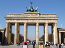 Das Brandenburger Tor in Berlin am Tage