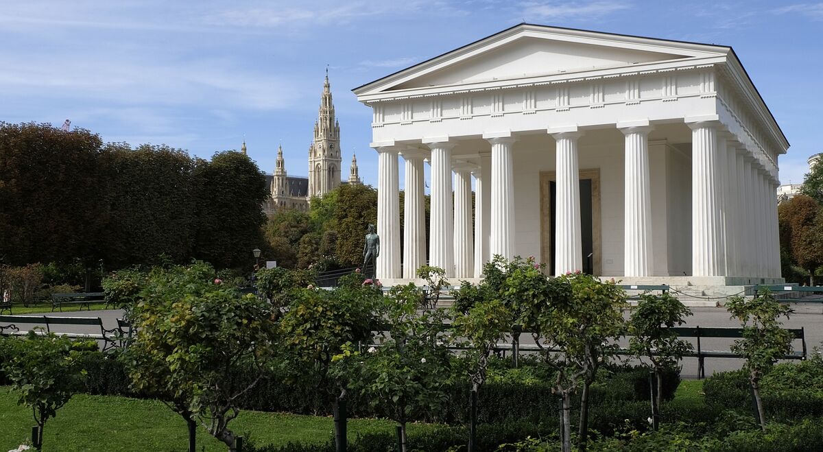 Wien · Volksgarten mit Theseustempel und Rathaus · September 2025