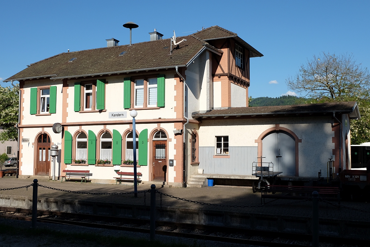 Kanderntalbahnhof · Mai 2017 · Bahnhofsgebäude