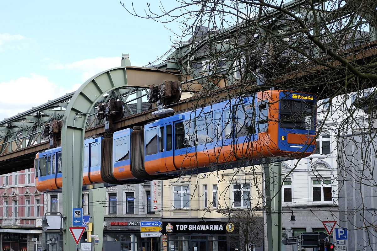 Wuppertaler Schwebebahn · GTW 14 im Retro-Design der GTW 72 in Vohwinkel