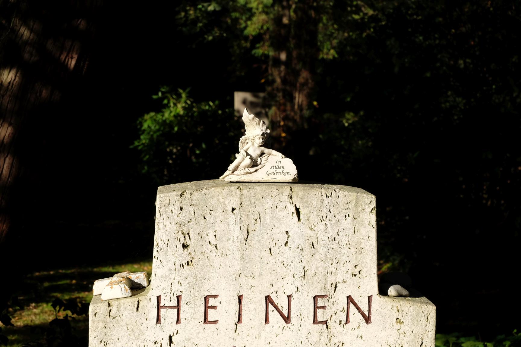 Düsseldorf · Friedhof Stoffeln · 24. Oktober 2021 ··· Finde den Fehler im Foto! ···