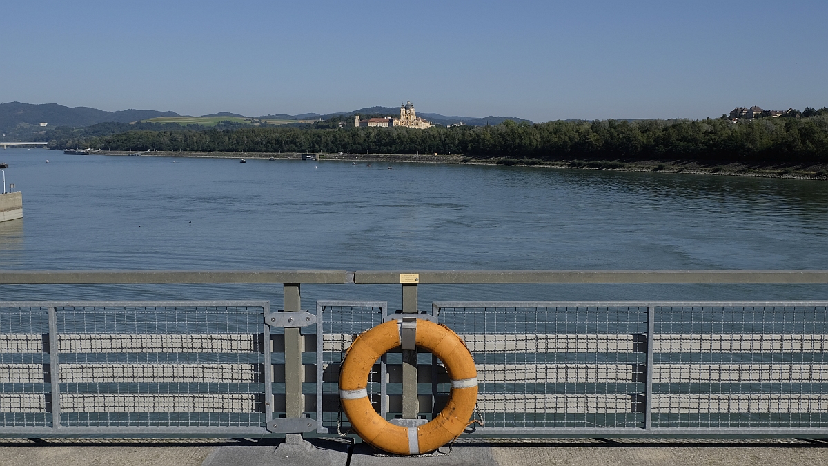 Melk · am Donaukraftwerk mit Blick zum Stift