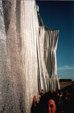 Reichstag · Juli 1995 · Blick längs der Frontseite (zum Westportal; von Norden)
