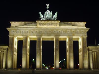 April 2004 · Brandenburger Tor / Pariser Platz bei Nacht