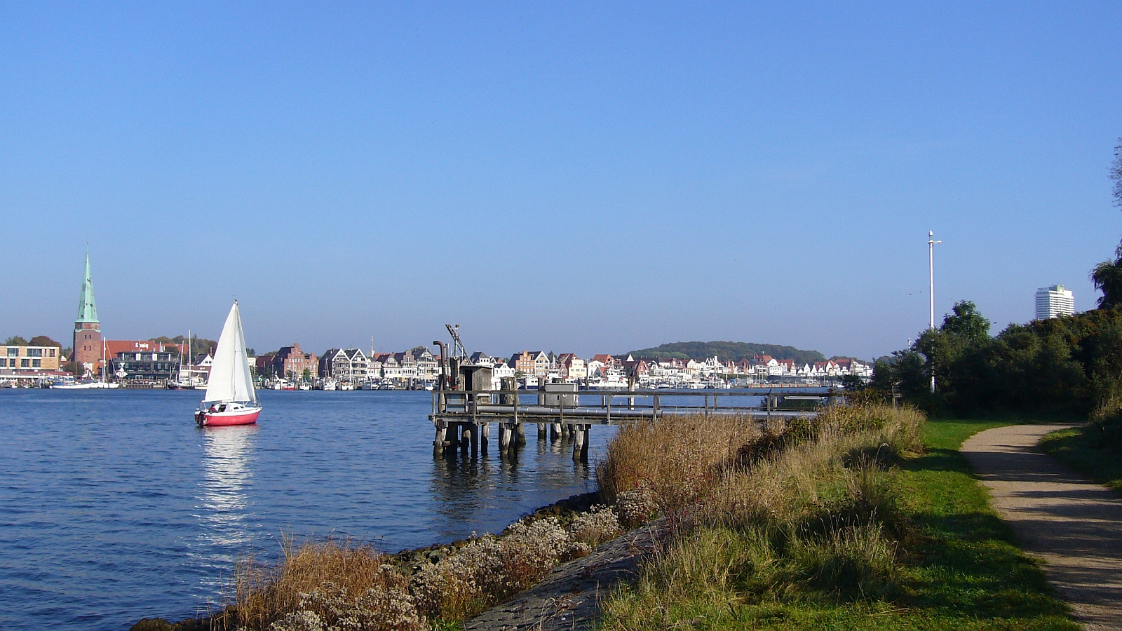 Travemünde und die Trave vom Priwall aus gesehen