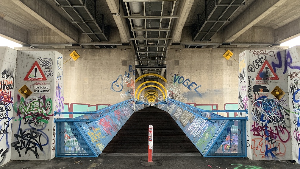 Wien · Neue Donau/Donaustadtbrücke · Farben zu jeder Jahreszeit · 12/2025
